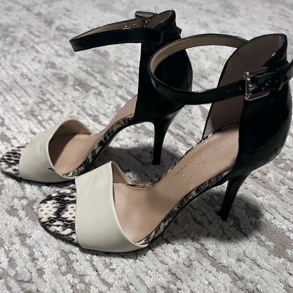 Marc Fisher Black/Beige Lizard Print Pumps Open Toe Size 5